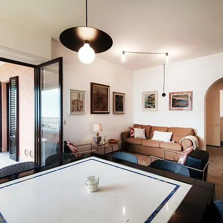 At Its - By Myhomeincomo * Μενάτζιο